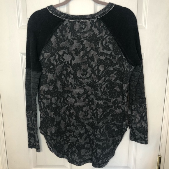 Free People Thermal Grey & Black Lace printed top with Zippers XS - Picture 5 of 9